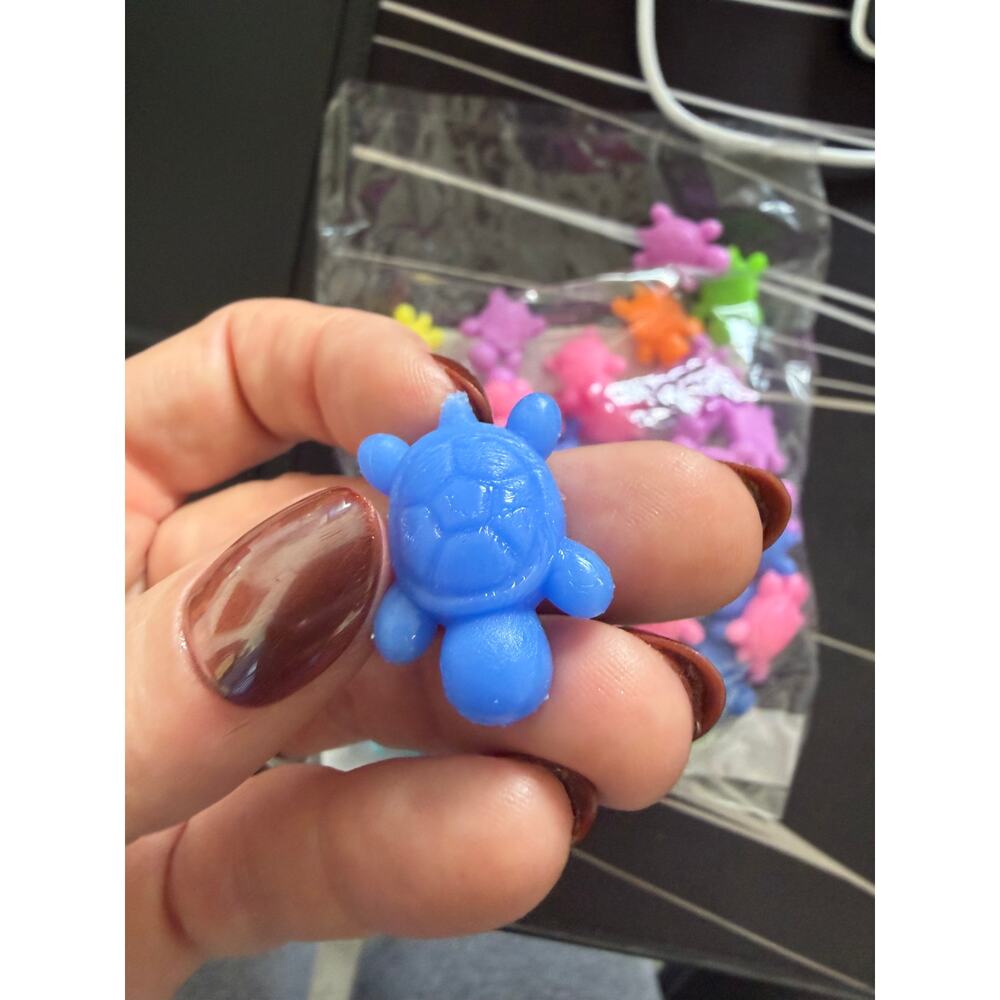 New bag of ~75 mini squeezable stretchy colourful turtles - Picture 4 of 4